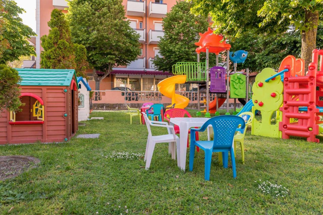 Hotel Apollo Ріміні Екстер'єр фото